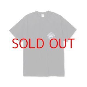 画像: SALE 40%OFF  CALEE  STRETCH EMBLEM LOGO TEE ＜NATURALLY PAINT DESIGN＞